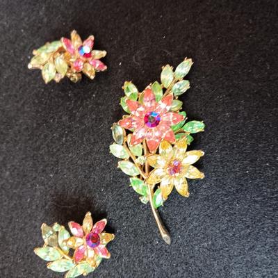 TRIFARI BROOCH AND CLIP ON EARRINGS