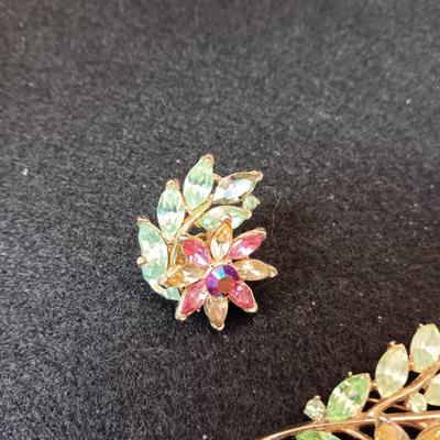 TRIFARI BROOCH AND CLIP ON EARRINGS