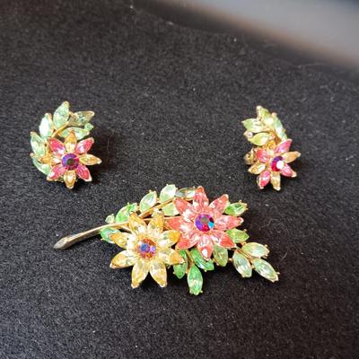 TRIFARI BROOCH AND CLIP ON EARRINGS