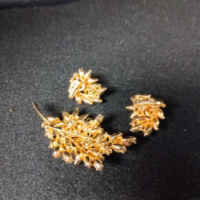 TRIFARI BROOCH AND CLIP ON EARRINGS