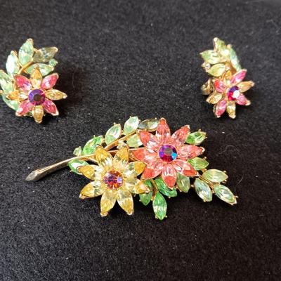 TRIFARI BROOCH AND CLIP ON EARRINGS