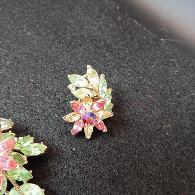 TRIFARI BROOCH AND CLIP ON EARRINGS