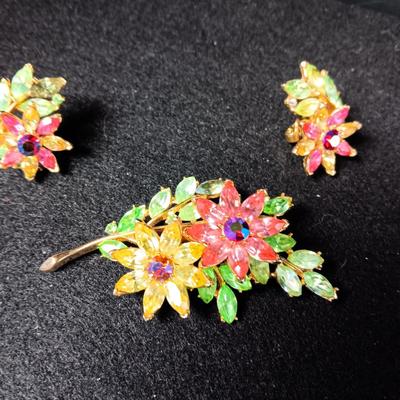 TRIFARI BROOCH AND CLIP ON EARRINGS