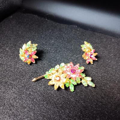 TRIFARI BROOCH AND CLIP ON EARRINGS