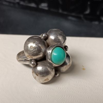 VINTAGE MEXICAN SILVER AND TURQUOISE RING
