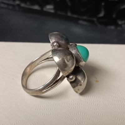 VINTAGE MEXICAN SILVER AND TURQUOISE RING