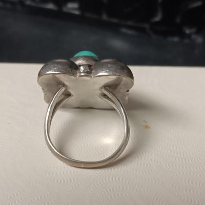 VINTAGE MEXICAN SILVER AND TURQUOISE RING
