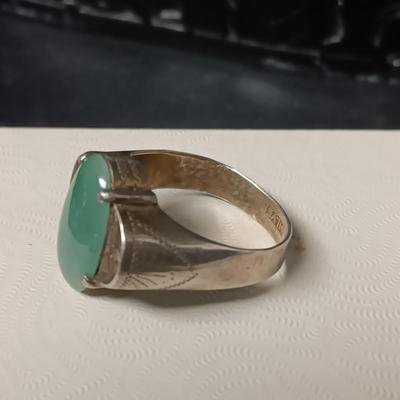 MEN'S VINTAGE STERLING AND JADE RING SIZE 10