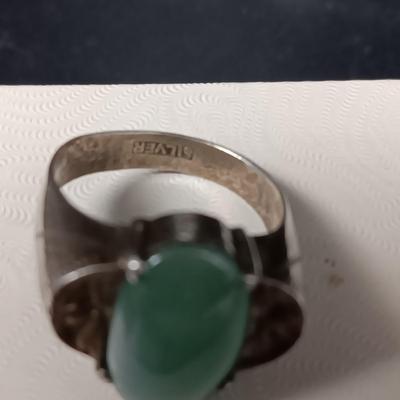 MEN'S VINTAGE STERLING AND JADE RING SIZE 10