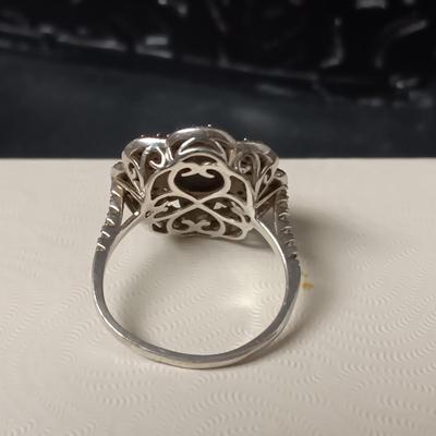 LADIES STERLING SILVER RING WITH A BLACK STONE SIZE 8