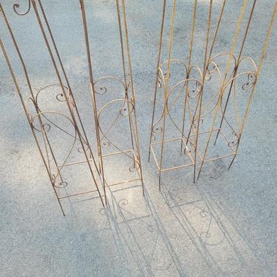 Four Metal Obelisk Yard Decorations (G-EL)