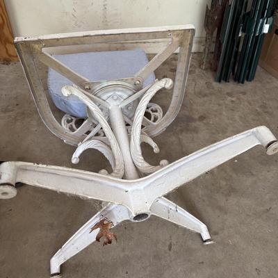 White Metal Magazine Holder and Chair (G-BM)