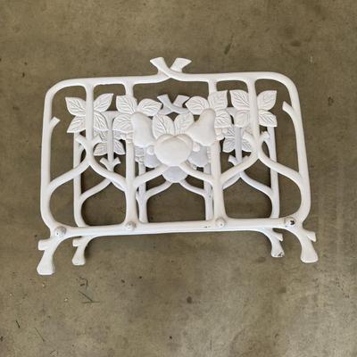 White Metal Magazine Holder and Chair (G-BM)