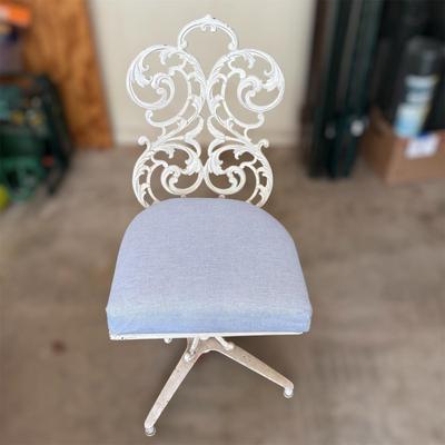 White Metal Magazine Holder and Chair (G-BM)