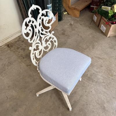White Metal Magazine Holder and Chair (G-BM)
