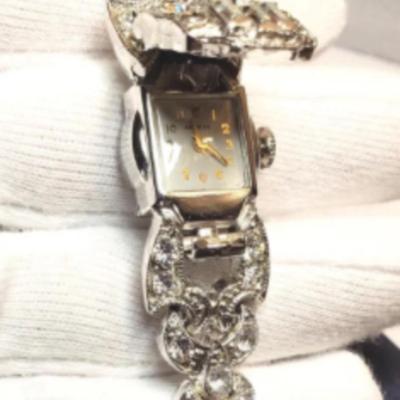 Vintage Peek-a-boo Ladies Mechanical watch Crystals & Diamonds
