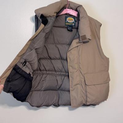 Carhartt, World Wide Sports, Columbia, and More Outdoor Branded Women’s Clothing - sizes M-XXL (PC-DZ)