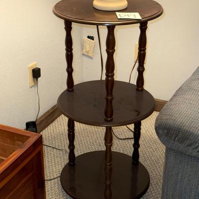 D19-Accent table w/lamp