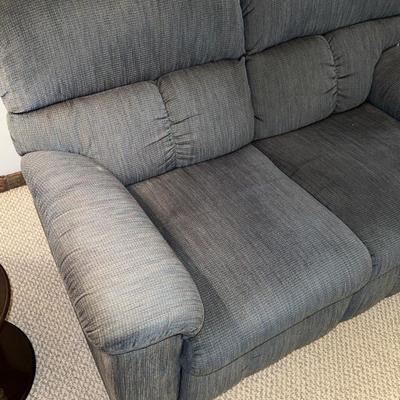 D20-Reclining loveseat