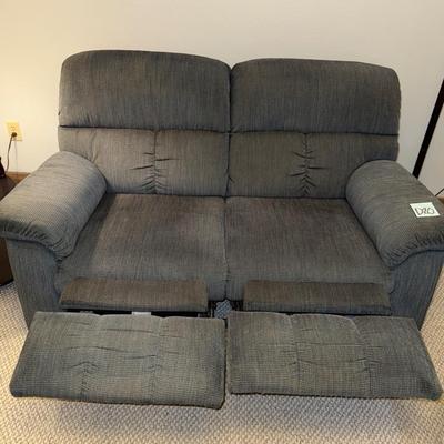 D20-Reclining loveseat