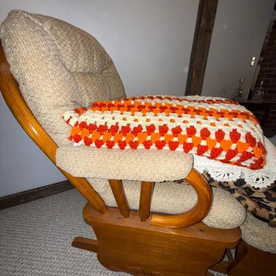 D22-Glider rocker w/ottoman + extras