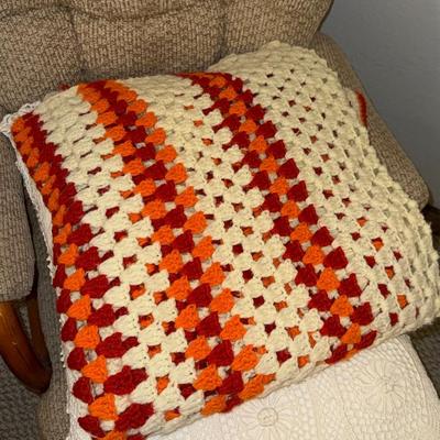 D22-Glider rocker w/ottoman + extras