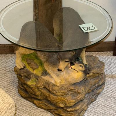 D23-Decorative wolf table