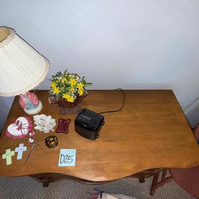 D25-Antique dresser w/ extras