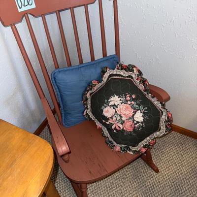 D26-Antique rocker w/ pillows