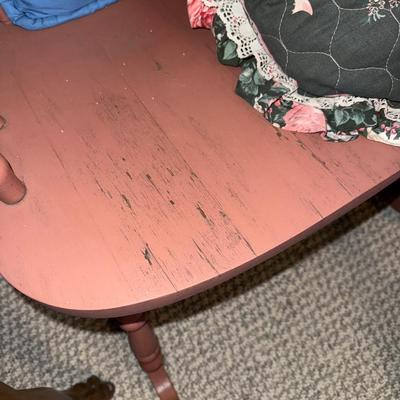 D26-Antique rocker w/ pillows