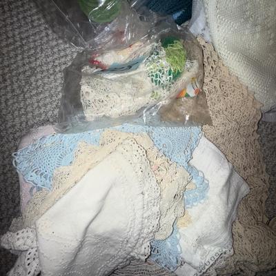 Sale Photo Thumbnail #85: D28-Assorted linens