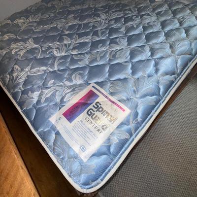 D30-Full size Bed w/ mattress + bedding