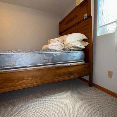 D30-Full size Bed w/ mattress + bedding