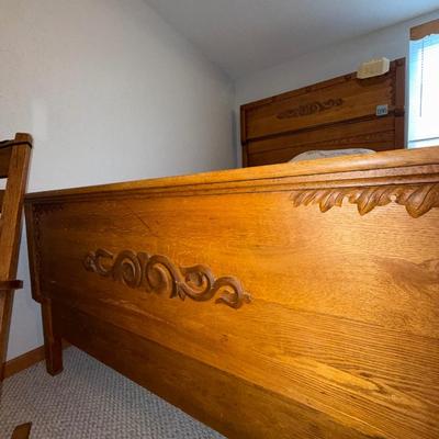 D30-Full size Bed w/ mattress + bedding