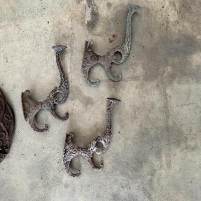 Collection of Cast Iron Items (G-BM)