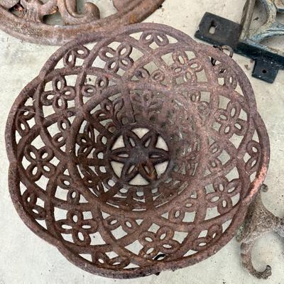 Collection of Cast Iron Items (G-BM)