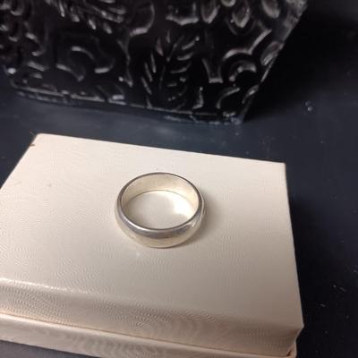 STERLING SILVER RING WITH ICHTHYS MARKED "BSD" 6.07g SIZE 8 1/2