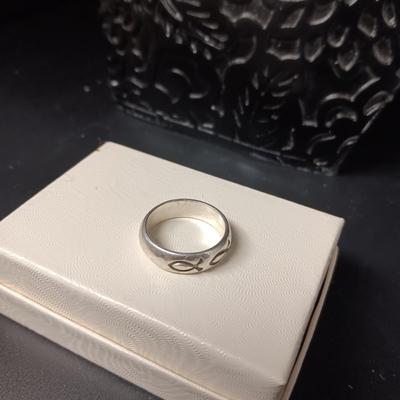 STERLING SILVER RING WITH ICHTHYS MARKED "BSD" 6.07g SIZE 8 1/2
