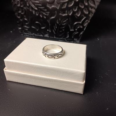 STERLING SILVER RING WITH ICHTHYS MARKED "BSD" 6.07g SIZE 8 1/2