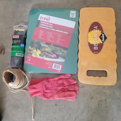 Large Gardening Supply Lot (G-EL)