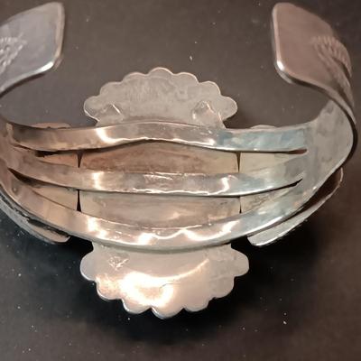 EARLY NAVAJO STERLING SILVER CUFF BRACELET WITH PETRIFIED WOOD