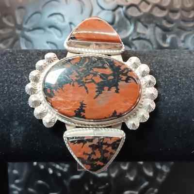 EARLY NAVAJO STERLING SILVER CUFF BRACELET WITH PETRIFIED WOOD