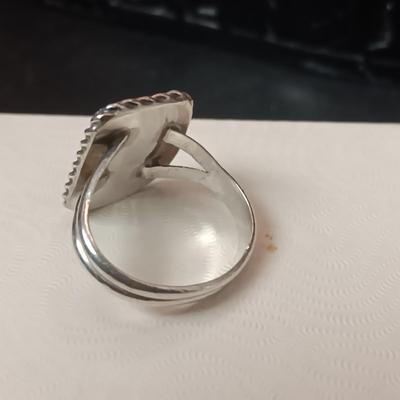 EARLY NAVAJO STERLING SILVER RING WITH PETRIFIED WOOD SIZE 8
