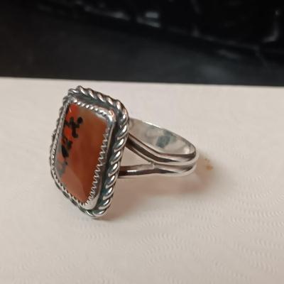 EARLY NAVAJO STERLING SILVER RING WITH PETRIFIED WOOD SIZE 8