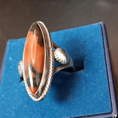 EARLY NAVAJO STERLING SILVER RING WITH PETRIFIED WOOD SIZE 7