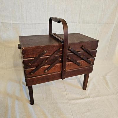 Vintage Oak Sewing Caddy plus Contents (BF2-JS)