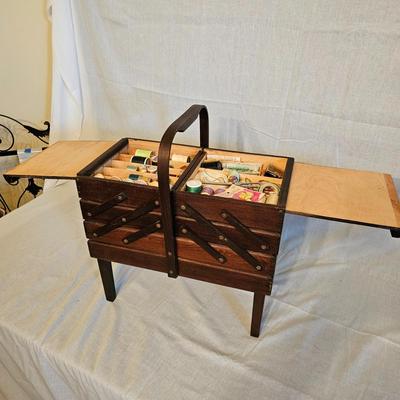 Vintage Oak Sewing Caddy plus Contents (BF2-JS)