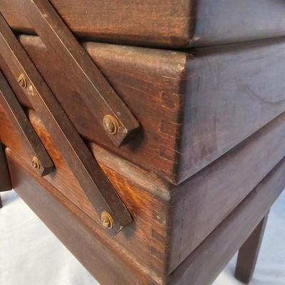 Vintage Oak Sewing Caddy plus Contents (BF2-JS)