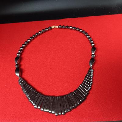 GENUINE HEMATITE FANNED NECKLACE