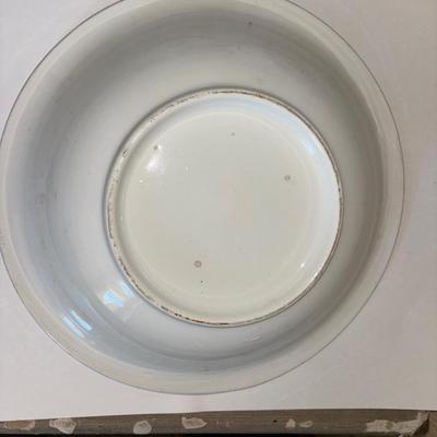 Lot 999x: 3 piece porcelain wash stand chamber pot set